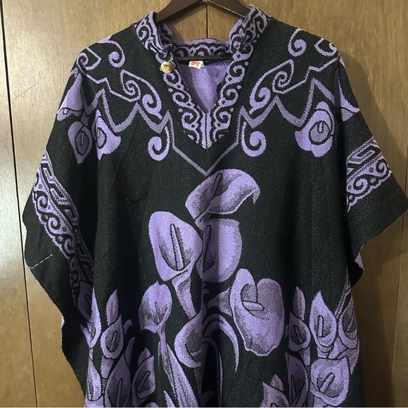 Artesanias San Martin Made in Mexico Purple & Black Women's Poncho Lilies OS - Picture 3 of 12